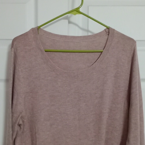 #194. Very Beautiful Women's Long Sleeves Sweater. Size: Large - Picture 2 of 6